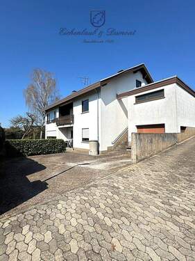 Garage und Stellplätze Rückseite - 