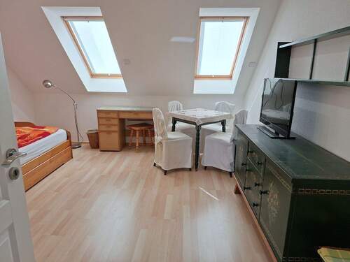 Haus rechts - Zimmer 2 OG - 