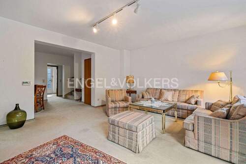 Blick vom Wohnzimmer Richtung Essbereich/Windfang - 