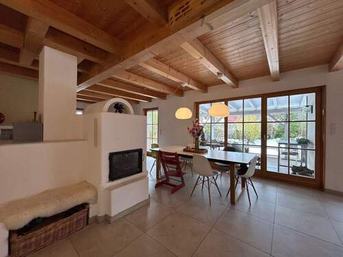 Essbereich mit Ofen - Einfamilienhaus mit 189,00 m&sup2; in Oberreichenbach zum Kaufen