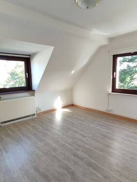 Wohnzimmer - 3 Zimmer Etagenwohnung in Hennef (Sieg)