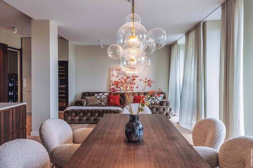 Wohn- und Essbereich - Luxury. Location. Lifestyle. - Designikone an der Spree