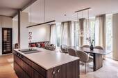 Küche mit Blick in den Wohn- und Essbereich - 4 Zimmer Etagenwohnung zum Kaufen in Berlin