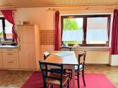 Küche mit Essbereich und Zugsng zur Terrasse EG/UG - 