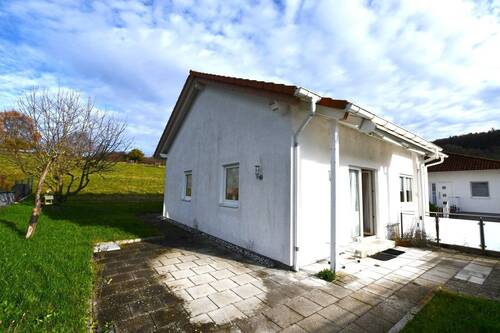 Bild 2 - 2 Zimmer Mehrfamilienhaus, Wohnhaus zum Kaufen in Bad König