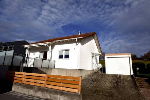 Bild 3 - 2 Zimmer Mehrfamilienhaus, Wohnhaus in Bad König