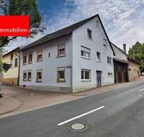 Zweifamilienhaus mit Nebengebäude in Pflaumheim - Großostheim