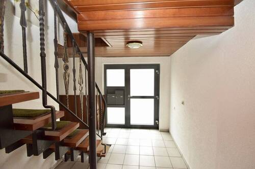 EG - Flur - 9 Zimmer Mehrfamilienhaus, Wohnhaus in Großostheim