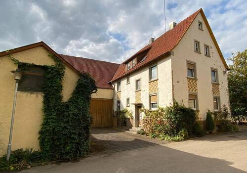 Außenansicht - Schönes Ein-Zweifamilienhaus mit Nebengebäuden in einem Teilort von Weikersheim