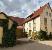 Schönes Ein-Zweifamilienhaus mit Nebengebäuden in einem Teilort von Weikersheim