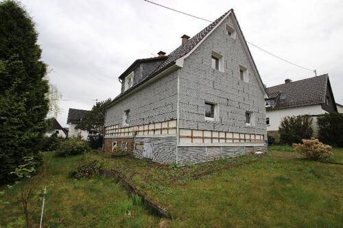 Bild 1 - Renovierungsbedürfiges 1-2-Familienhaus 2 Bäder 2 Heizungen Garage schönes Grundstück zentrumsnah