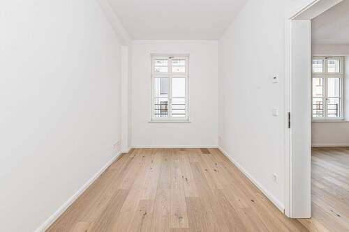 Schlafzimmer 1 - 5 Zimmer Etagenwohnung zum Kaufen in Leipzig