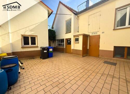 02_Innenhof.jpg - 5 Zimmer Einfamilienhaus zum Kaufen in Philippsburg