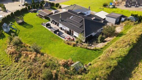 Garten Seite PV - 'Provisionsfrei' Exklusiver Bungalow auf großem Grundstück - ein Anwesen mit vielen Möglichkeiten