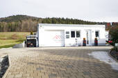 Aussenansicht von der Einfahrt - 7 Zimmer Bungalow zum Kaufen in Seitingen-Oberflacht