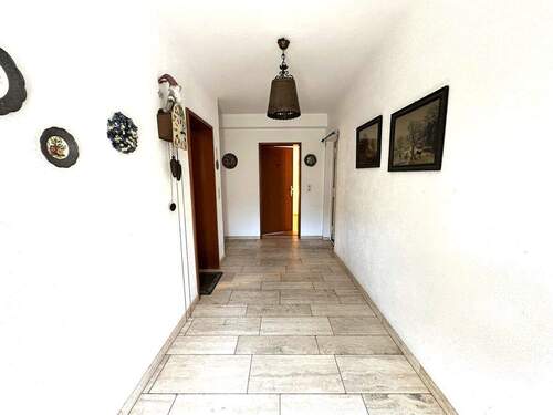 Der Eingangsbereich, linke Türe... - Mehrfamilienhaus, Wohnhaus mit 356,00 m&sup2; in Königswinter zum Kaufen