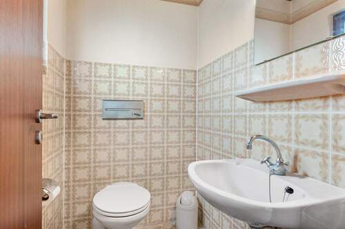 Gäste-WC mit Fenster - 