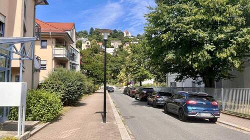 Blick vom Hauseingang - 2 Zimmer Etagenwohnung in Dresden