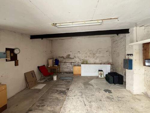 große Garage mit Autogrube - 