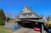 Voderansicht mit Doppelcarport - 