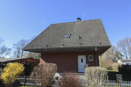 Hausansicht Eingangsbereich - Unikat : Einzigartiges Einfamilenhaus in ruhiger Lage - robust gebaut, großzügig gedacht