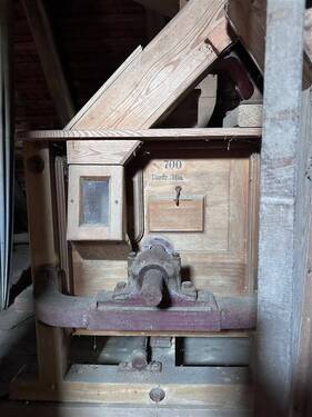 Dachboden obere Ebene mit Mühlgerätschaften - 