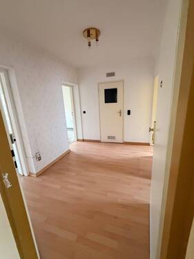 Flur - 3 Zimmer Etagenwohnung zum Kaufen in Nürnberg