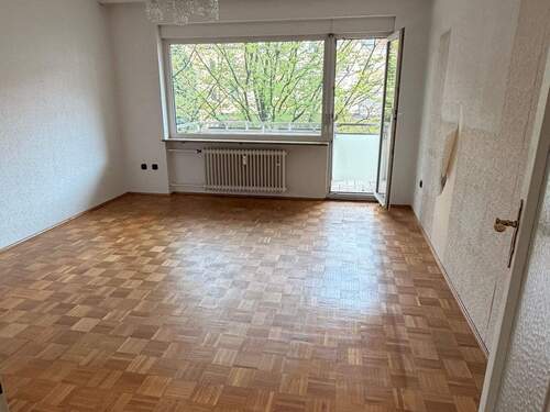 Wohnzimmer 1 - 3 Zimmer Etagenwohnung in Nürnberg
