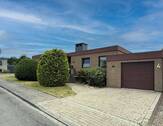 Hausansicht mit Garage - 4 Zimmer Bungalow zum Kaufen in Hamm