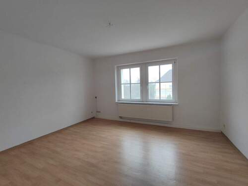 Wohnzimmer - 3 Zimmer Etagenwohnung zur Miete in Kitzscher