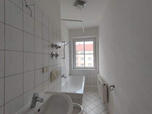 Tageslichtbad mit Wanne - 