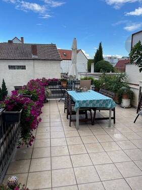 sehr schöne Terrasse in der Maisonettewohnung - Mehrfamilienhaus, Wohnhaus mit 450,00 m&sup2; in Lampertheim zum Kaufen