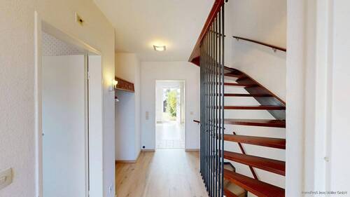 Hausflur mit Sicht ins Wohnzimmer - 4 Zimmer Reihenendhaus zum Kaufen in Hamm