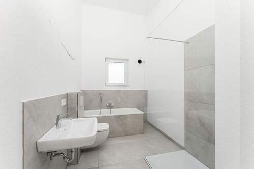 Bild 4 - 9 Zimmer Mehrfamilienhaus, Wohnhaus in Greding