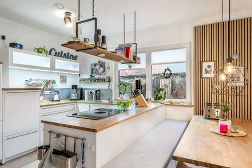 Essplatz und direkt angeschlossener Küchenbereich - 