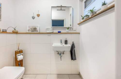 Blick ins Gäste-Bad - 