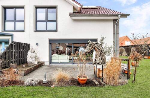Blick auf die Terrasse - 4 Zimmer Doppelhaushälfte in Kirchlinteln