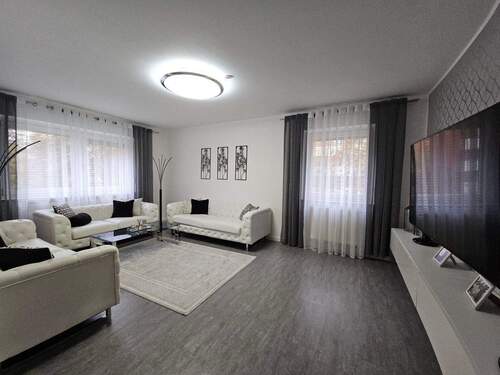 Wohnzimmer - 4 Zimmer Etagenwohnung zum Kaufen in Waldkraiburg