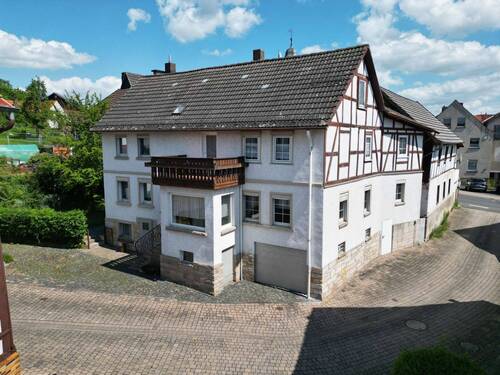 Außenansicht - Großzügiges Einfamilienhaus mit Ausbaureserve und kleinem Garten