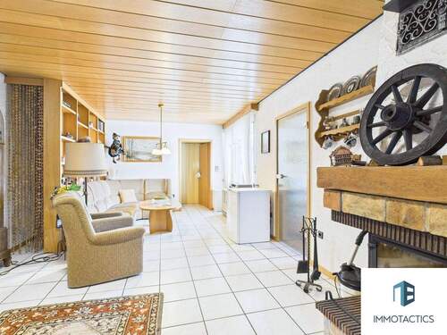 Wohnzimmer EG - 8 Zimmer Einfamilienhaus in Oberndorf