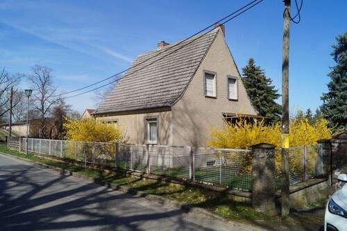 Wohnhaus straßenseitig - 