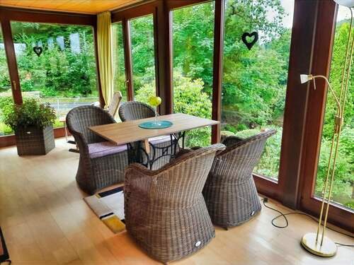 Großer Wintergarten - 8 Zimmer Einfamilienhaus zum Kaufen in Bad Gottleuba-Berggießhübel