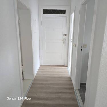 Eingang-Flur - 3 Zimmer Etagenwohnung zur Miete in Frankfurt (Oder)