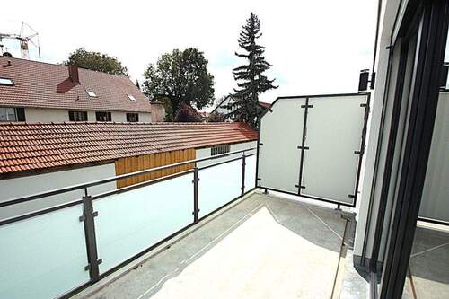 Großer Sonnenbalkon - **Attraktiver Wohntraum** Sonnige 3 Zimmer-Whg. mit Balkon, TG + Stpl. in Neufahrn (S1)