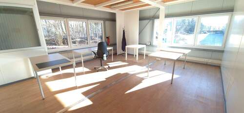 Bürofläche - Halle in Reeßum zur Miete