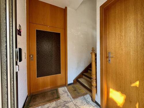 Eingangsbereich Ansicht 2 - 9 Zimmer Mehrfamilienhaus, Wohnhaus zum Kaufen in Ludwigsburg