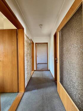 OG Flur - 9 Zimmer Mehrfamilienhaus, Wohnhaus in Ludwigsburg