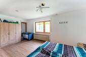 ...ins Schlafzimmer... - 