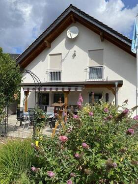 Hausansicht - Einfamilienhaus mit 136,00 m² in Mittenaar zum Kaufen