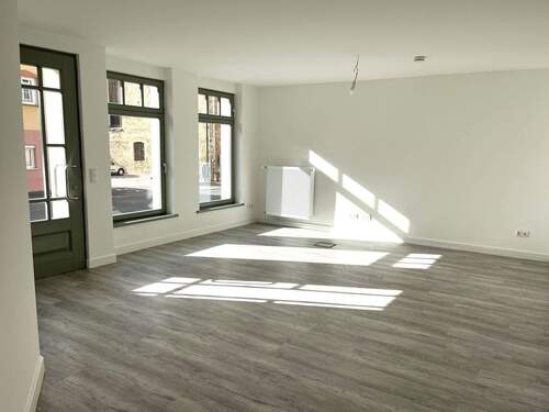 Lichtdurchfluteter Büroraum.jpg - Lichtdurchflutete Gewerbefläche in zentraler Lage – ideal für Beratung, Gesundheit & Bewegung!